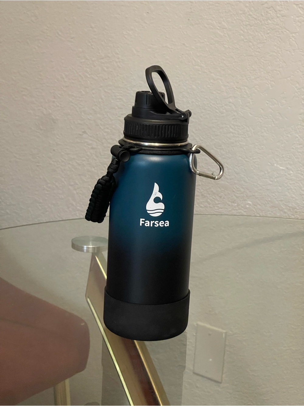 Farsea Insulated Stainless Steel Water Bottle-Bleu/Black Gradient with handle.